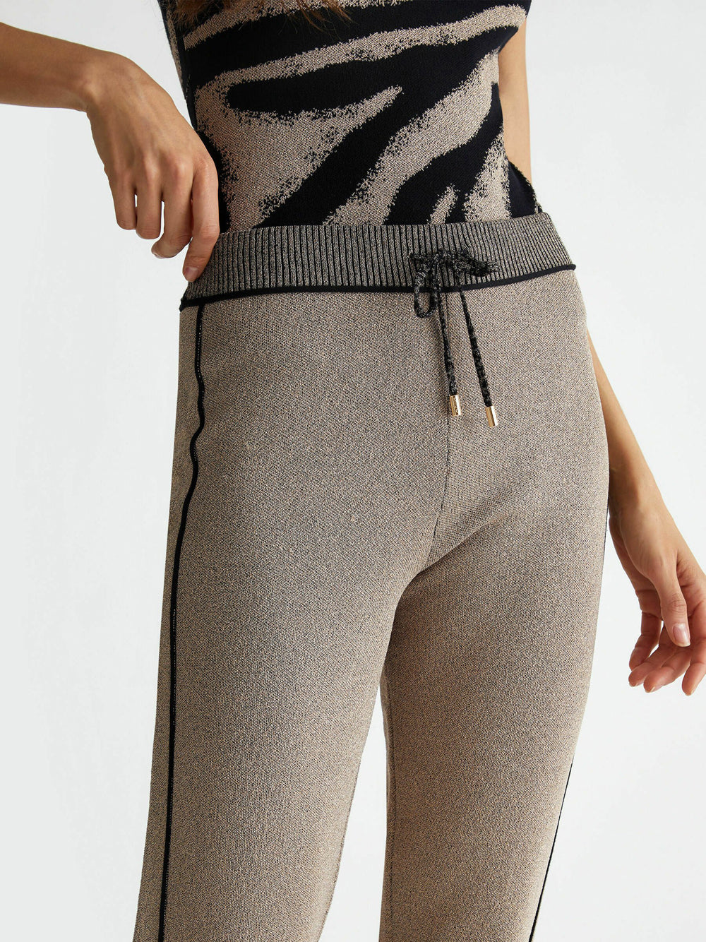 Pantaloni della tuta con righe in contrasto