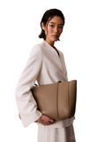 CK ACC.D COL Shopping bag emblem hw pebble tote TAUPE